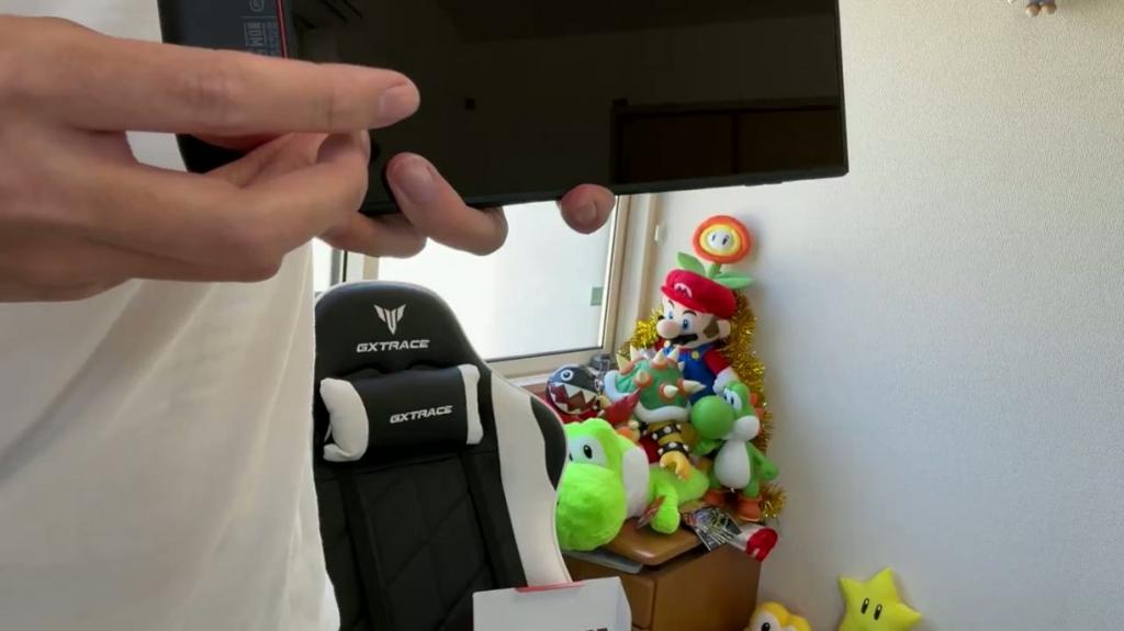 笑死！日本玩家连Switch 2时被夹到手 疼得嗷嗷叫