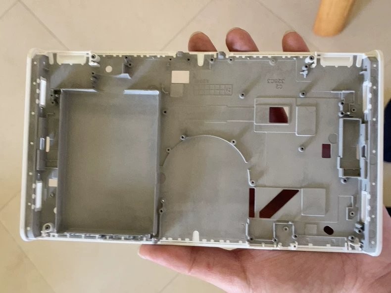 疑似Switch2 OLED中框流出 二手市场惊现原型机部件