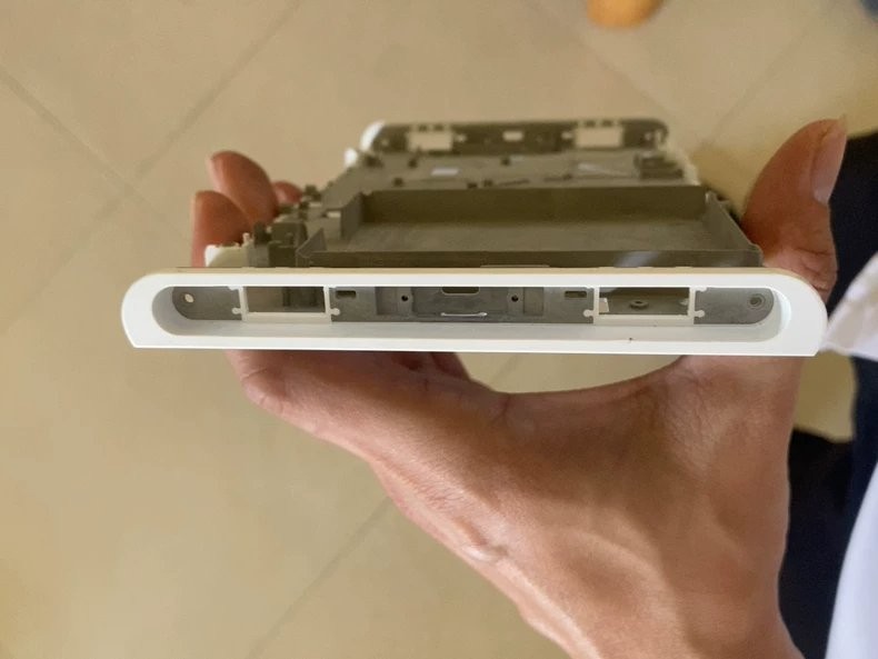 疑似Switch2 OLED中框流出 二手市场惊现原型机部件