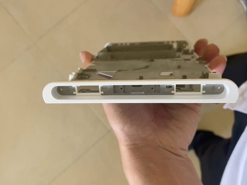 疑似Switch2 OLED中框流出 二手市场惊现原型机部件