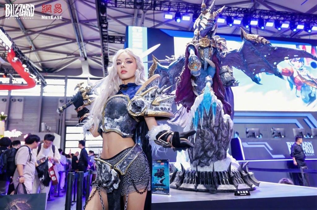 28.8万元送到家！暴雪在CJ现场展示2米高巫妖王雕像