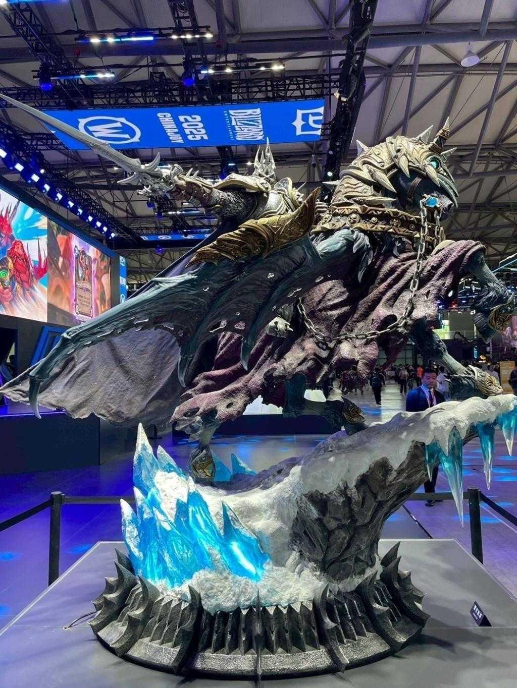 28.8万元送到家！暴雪在CJ现场展示2米高巫妖王雕像