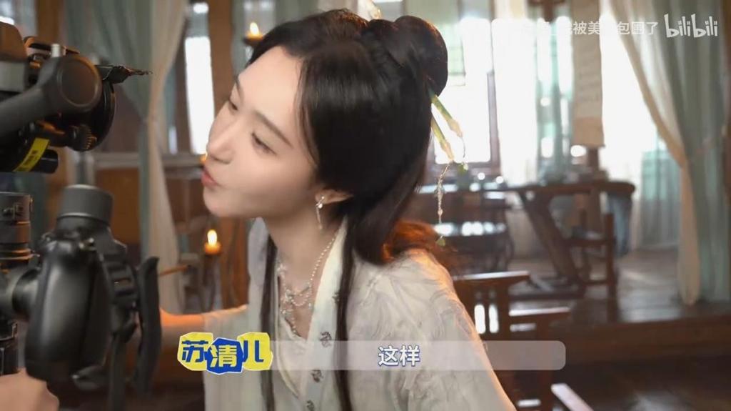 《完蛋！我被美女包围2》亲吻片段揭秘 亲镜头旁边