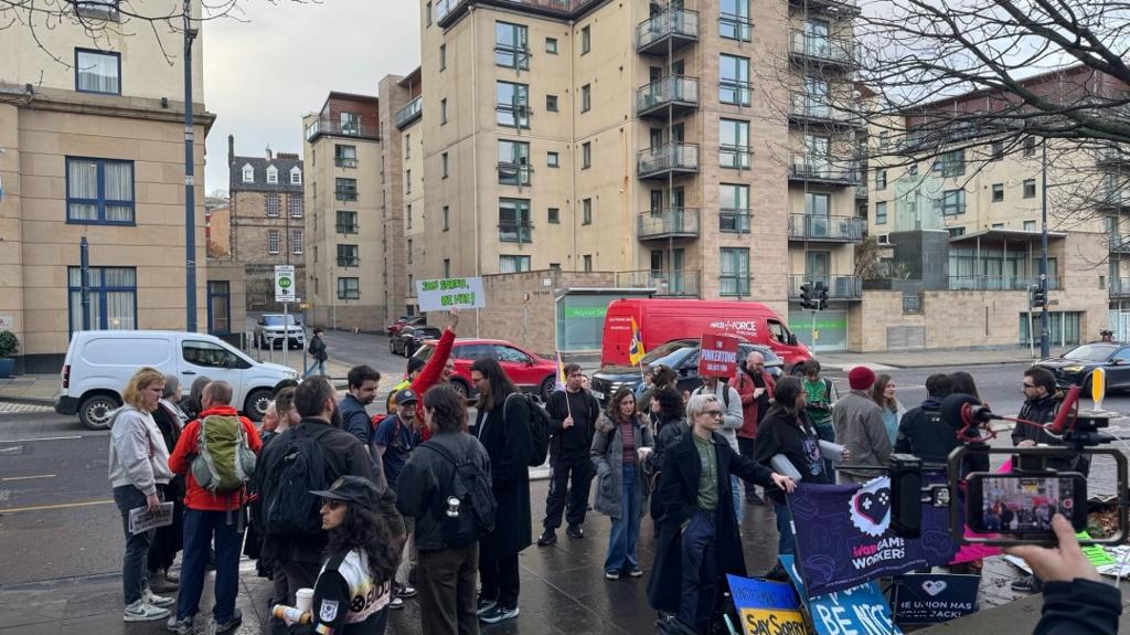 被开除员工在R星总部外激烈抗议 《GTA6》前景堪忧