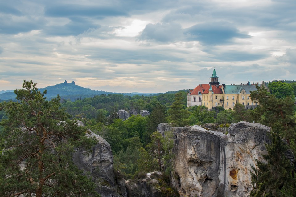 《天国：拯救2》大获成功 游戏中的城堡吸引大量游客前来参观